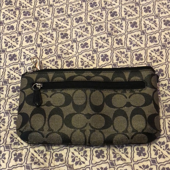 Gentle used wristlet coach wallet - Picture 2 of 4